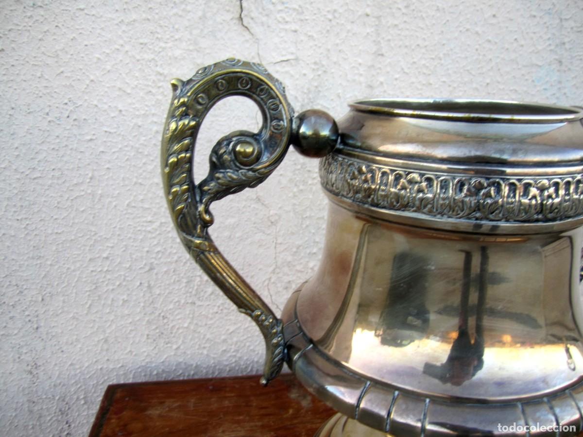 Antig&uuml;edades: Jarron de metal plateado repujado - Foto 5