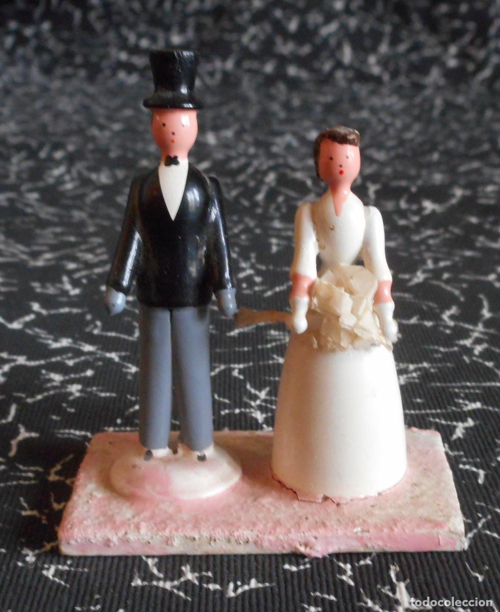 Antig&uuml;edades: FIGURITAS DE MADERA DE LOS A&Ntilde;OS 40 PARA TARTA DE BODAS