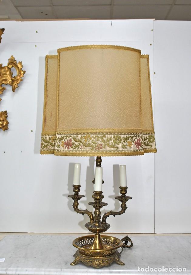 Antig&uuml;edades: ANTIGUA L&Aacute;MPARA DE MESA CON PIE DE BRONCE - Foto 1