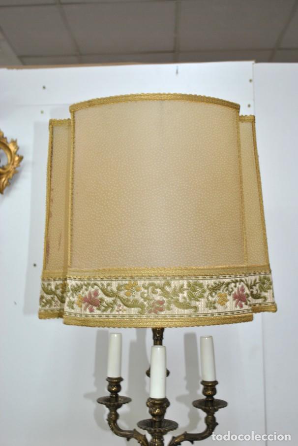 Antig&uuml;edades: ANTIGUA L&Aacute;MPARA DE MESA CON PIE DE BRONCE - Foto 2