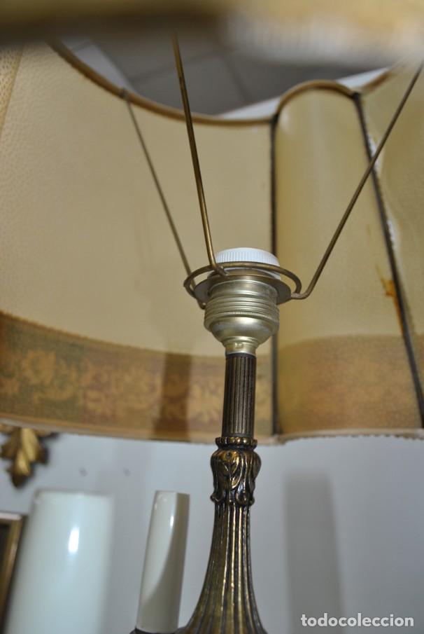 Antig&uuml;edades: ANTIGUA L&Aacute;MPARA DE MESA CON PIE DE BRONCE - Foto 8