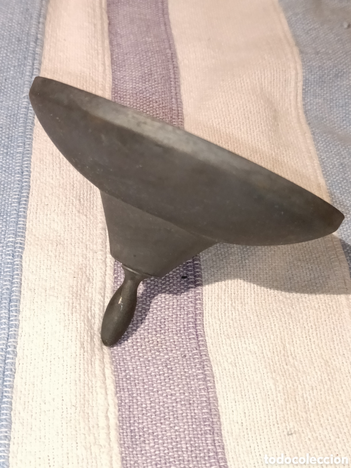 Antig&uuml;edades: Tapa cobre. 10 cms &empty;. 8 cms alto - Foto 2