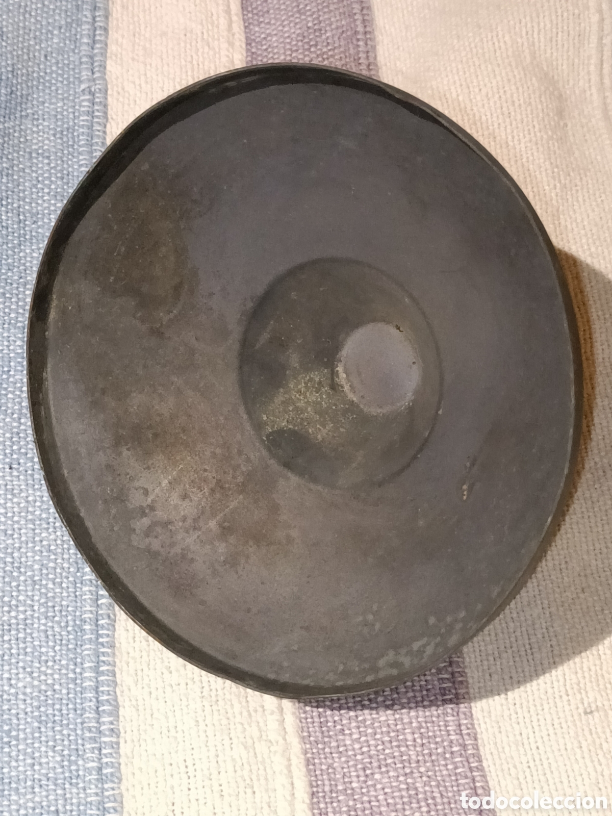 Antig&uuml;edades: Tapa cobre. 10 cms &empty;. 8 cms alto - Foto 3
