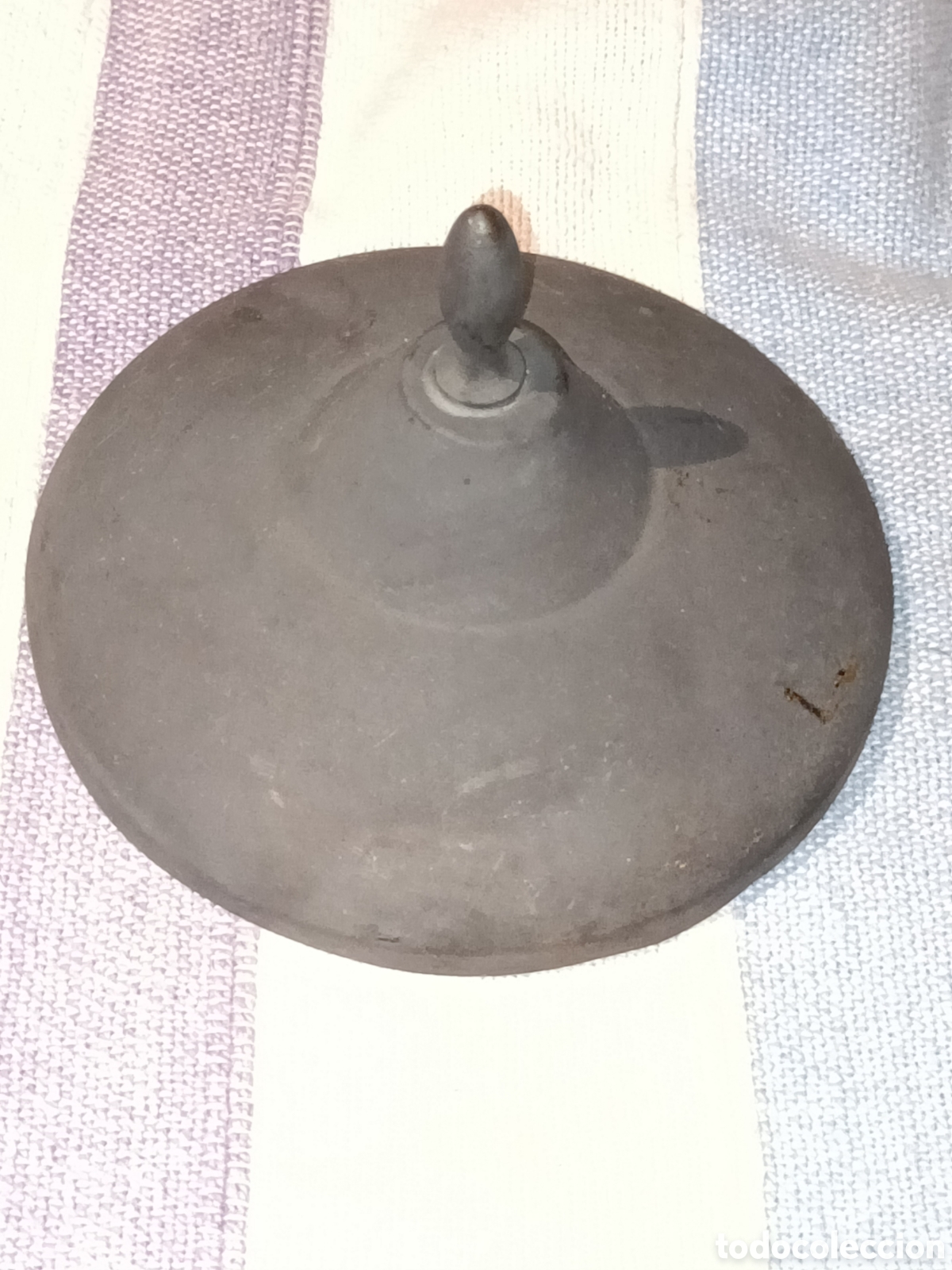 Antig&uuml;edades: Tapa cobre. 10 cms &empty;. 8 cms alto - Foto 1