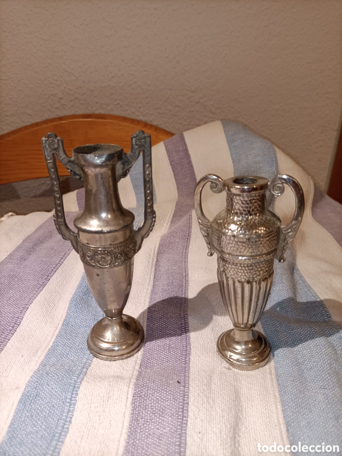 Antig&uuml;edades: Dos peque&ntilde;os trofeos de calamina. 14 y 12 cms - Foto 1