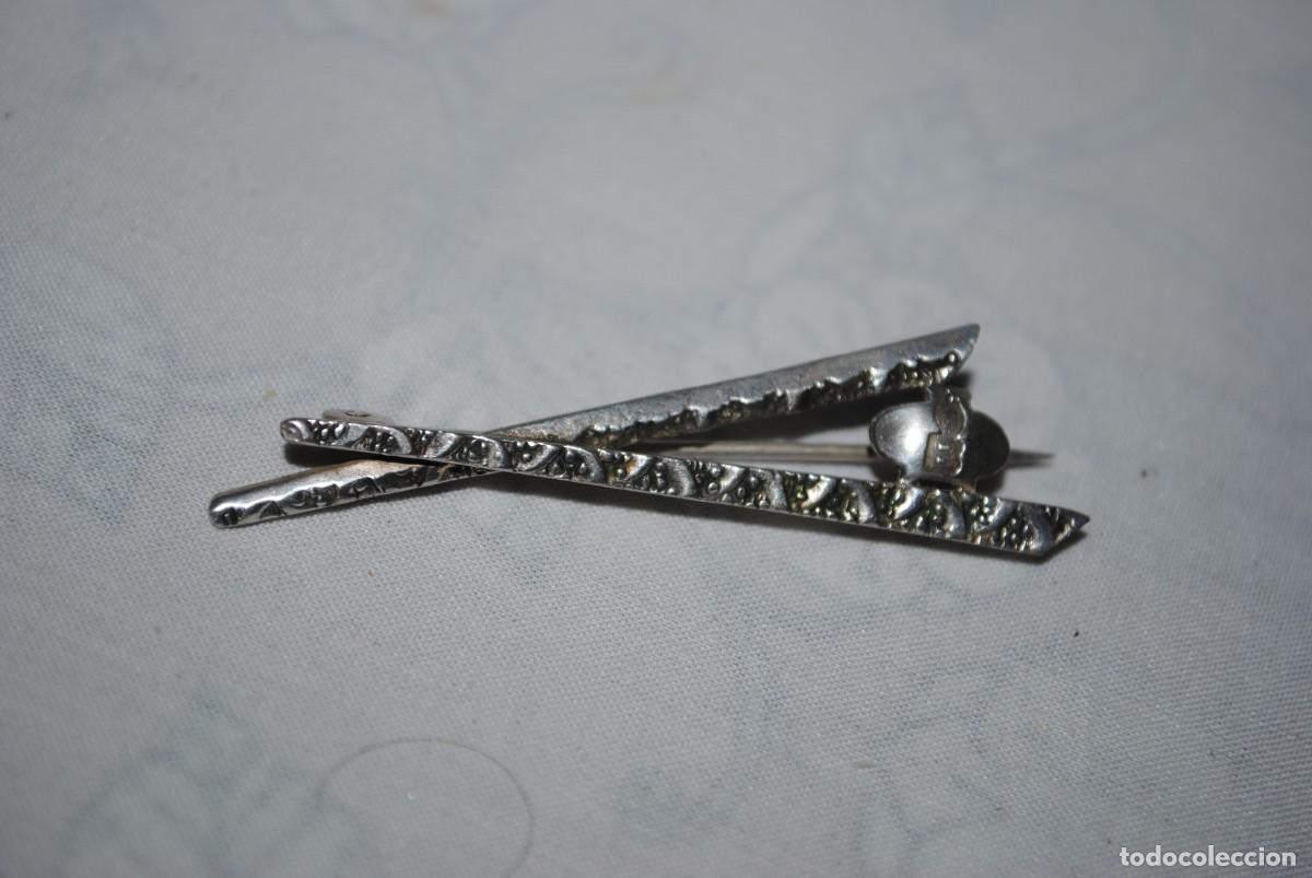 Antig&uuml;edades: BROCHE DE PLATA EN FORMA DE GRANADA . - Foto 1