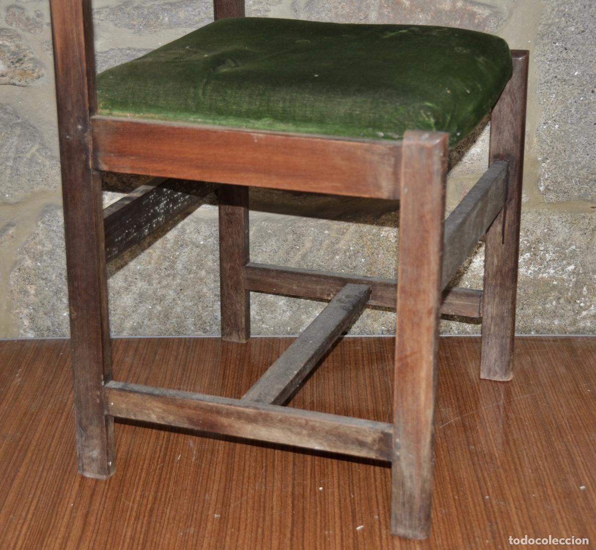Antig&uuml;edades: Silla con tapizado en verde para restaurar - Foto 4