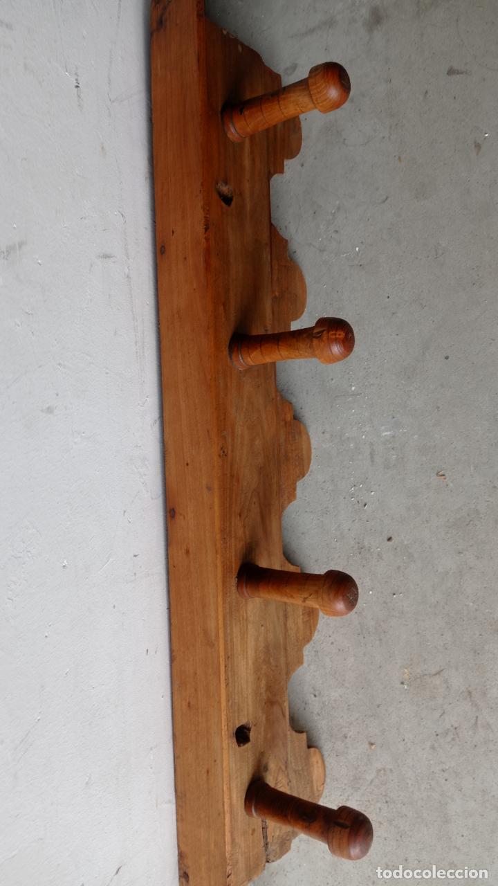 Antig&uuml;edades: ANTIGUA PERCHA MARAGATA DE MADERA - Foto 4