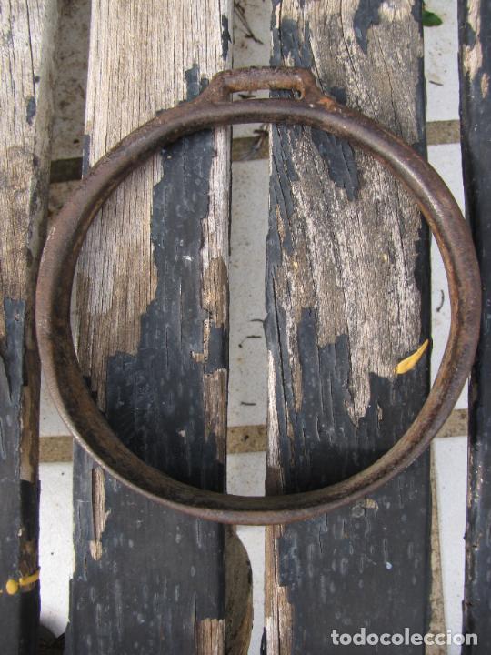 Antig&uuml;edades: 57.- Estribo circular de forja. S XVIII - Foto 3