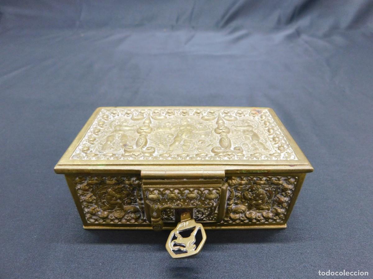 Antig&uuml;edades: Antigua Caja de Bronce - Foto 1