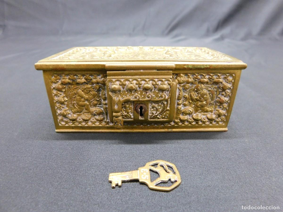 Antig&uuml;edades: Antigua Caja de Bronce - Foto 2