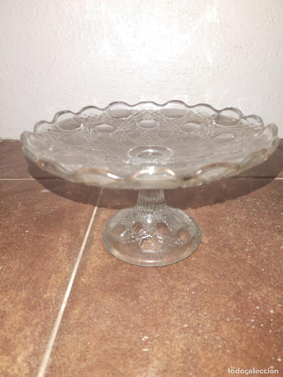 Antig&uuml;edades: Frutero de cristal prensado - Foto 3