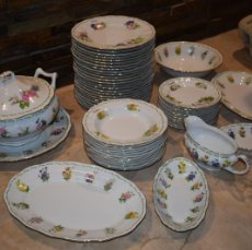 Antigüedades: FINE ROYAL PORCELAIN -FLOWERS OF THE MONTH - MADE IN ENGLAND - 56 PIEZAS 12 PERSONAS