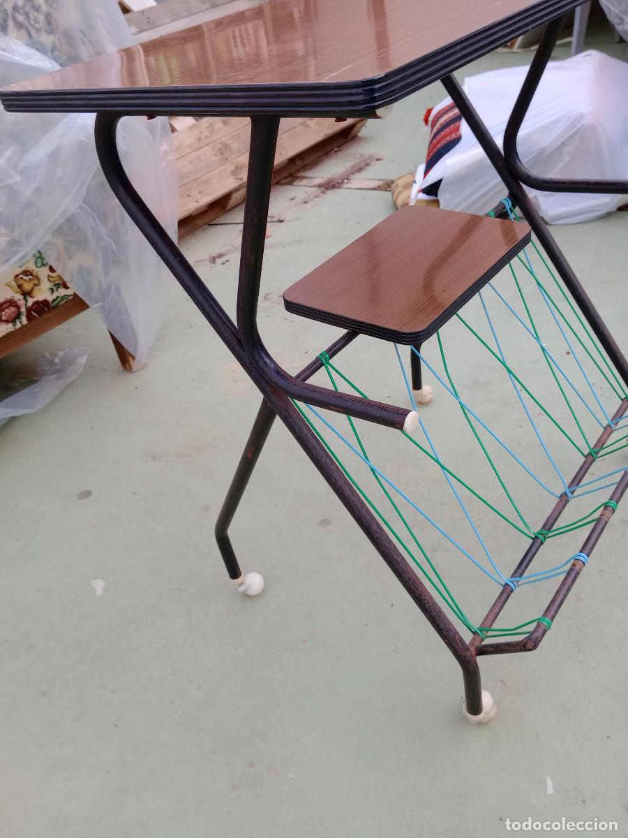 Antig&uuml;edades: mesa de televicion vitange - Foto 4