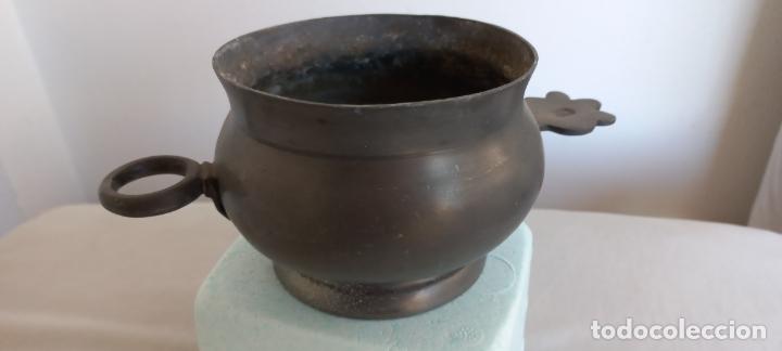 Antig&uuml;edades: ANTIGUO RECIPIENTE, OLLA, JARRON DE PELTRE / ESTA&Ntilde;O O SIMILAR. Con sello &aacute;ngel con trompeta.