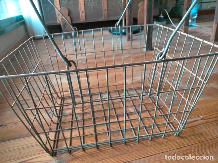 Antig&uuml;edades: Cesta de hierro cesto antiguo de tienda compras para comprar de la compra rectangular rejilla - Foto 3