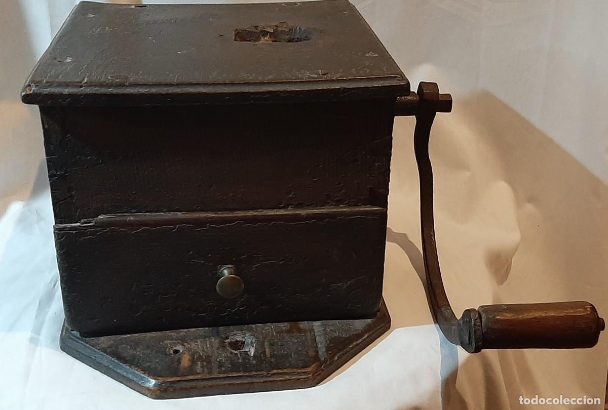 Antig&uuml;edades: Gran molinillo de caf&eacute; y semillas - Foto 1