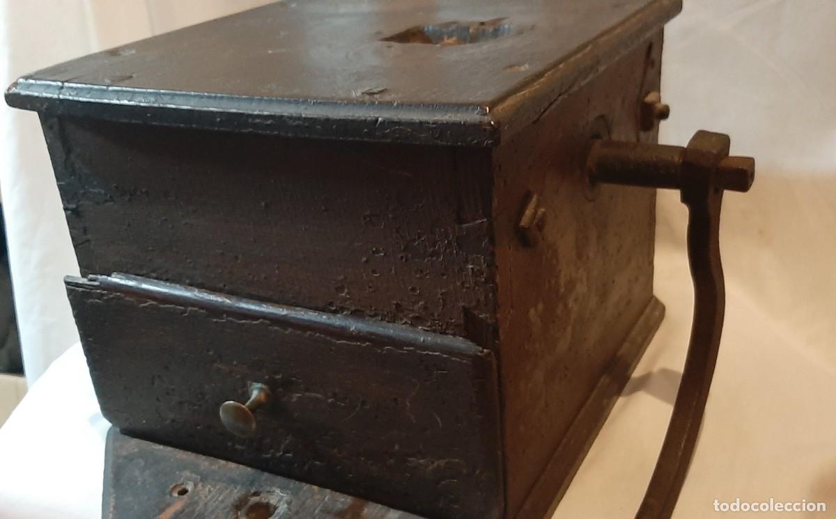 Antig&uuml;edades: Gran molinillo de caf&eacute; y semillas - Foto 3