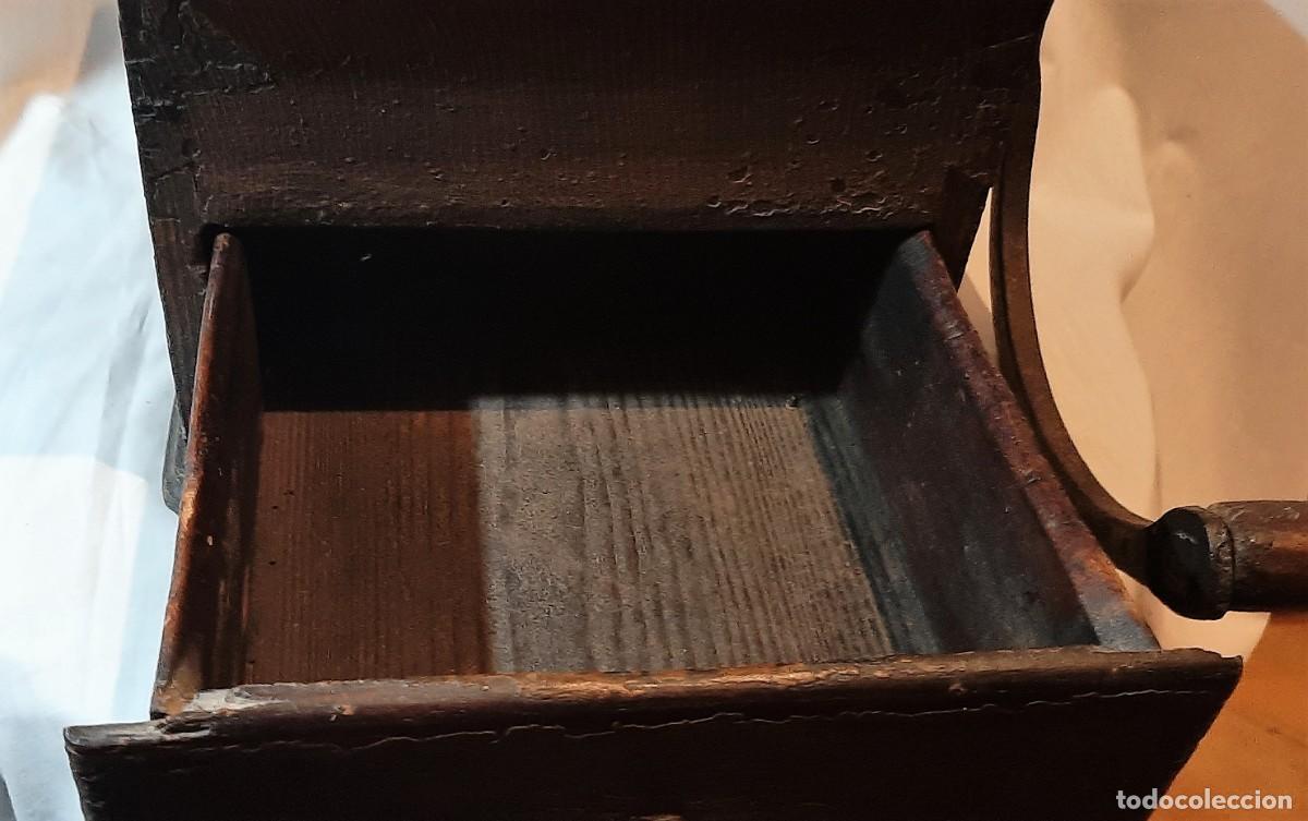 Antig&uuml;edades: Gran molinillo de caf&eacute; y semillas - Foto 4