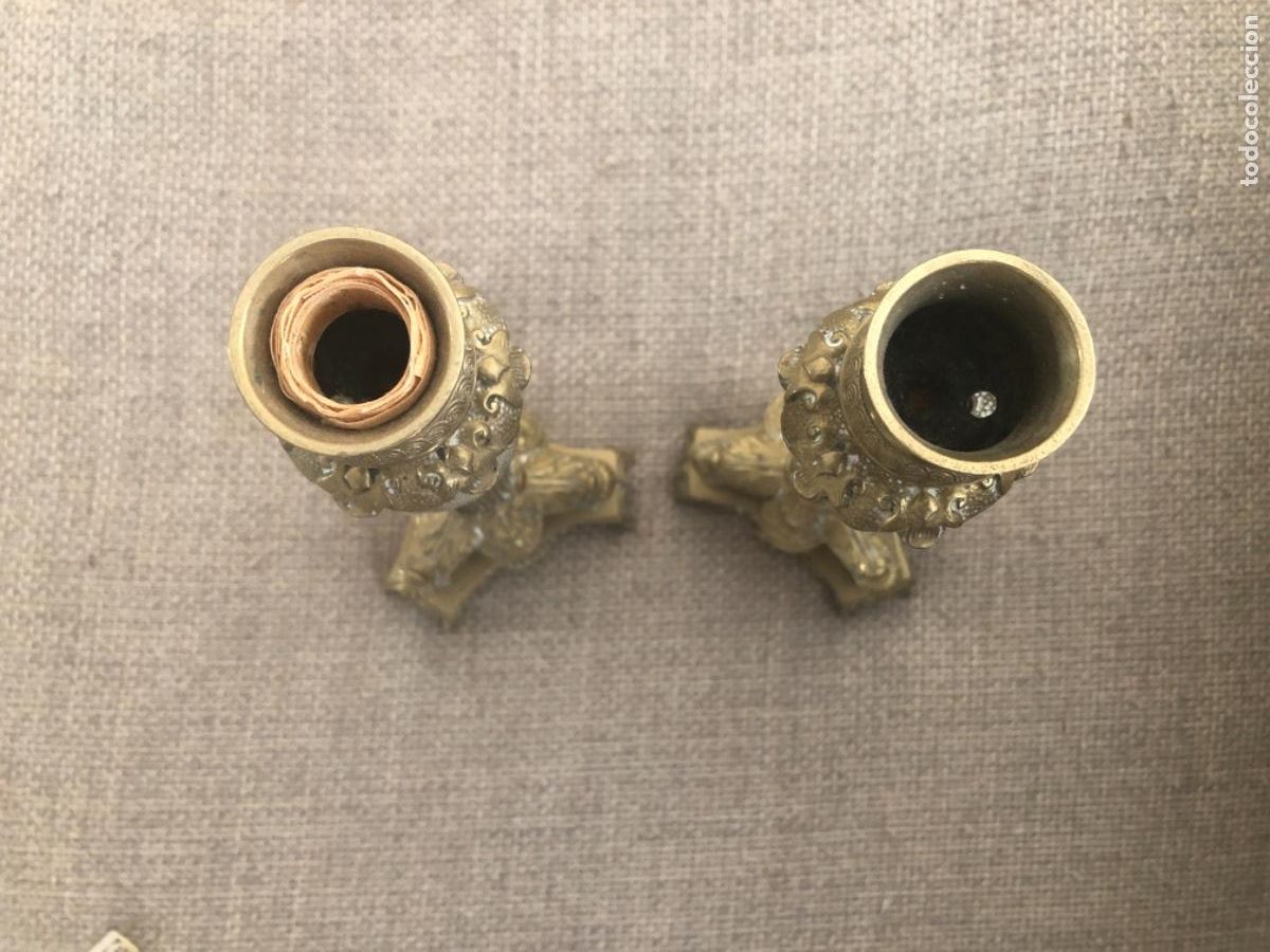Antig&uuml;edades: Pareja de candelabros de bronce. S.XIX. - Foto 2