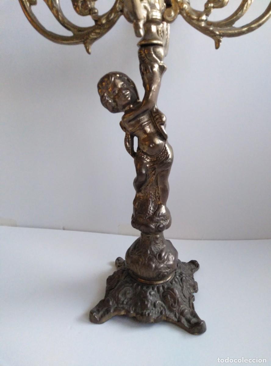 Antig&uuml;edades: PAREJA DE CANDELABROS DE BRONCE - Foto 4