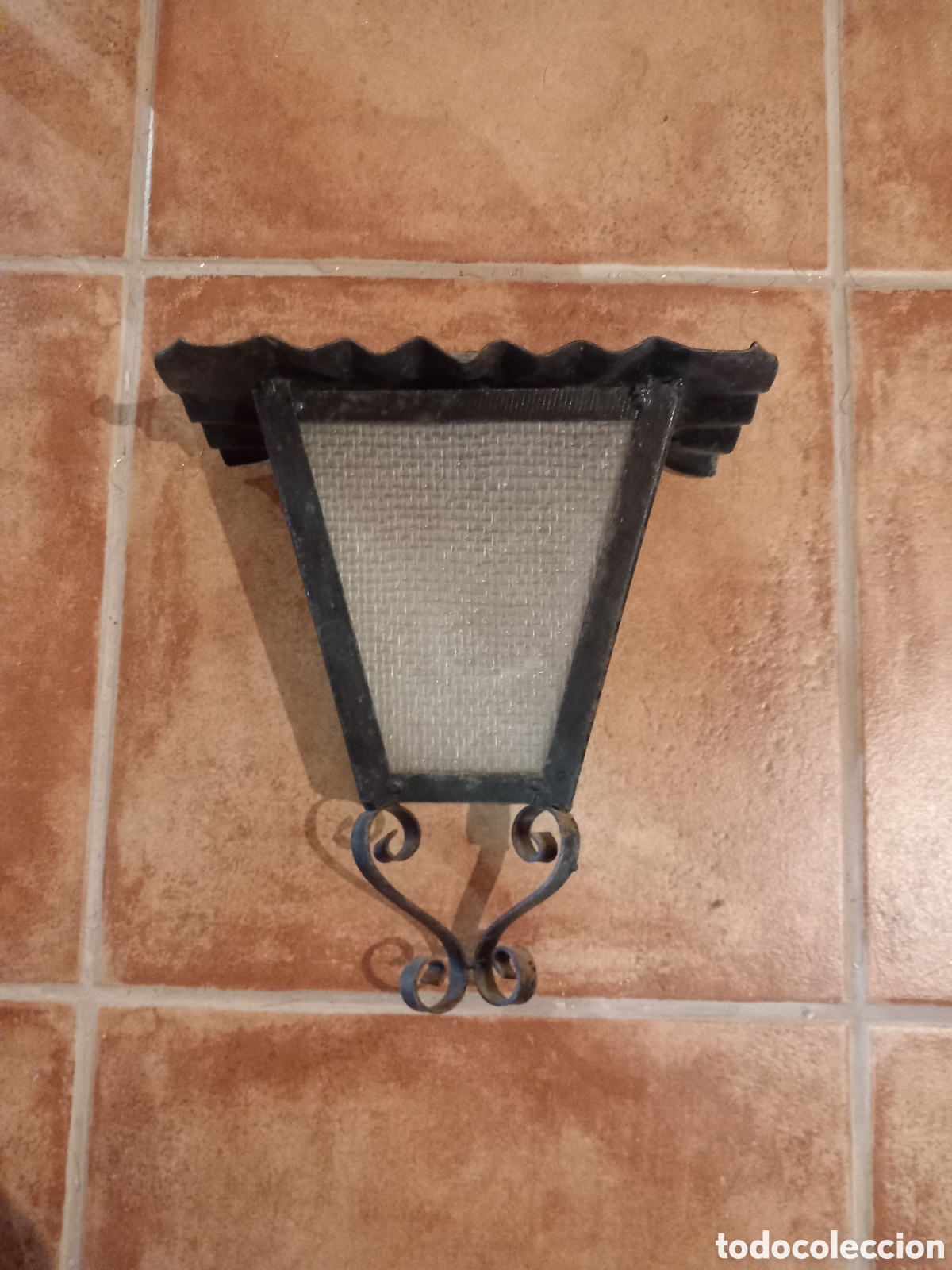 Antig&uuml;edades: Farol de jard&iacute;n en forja - Foto 1