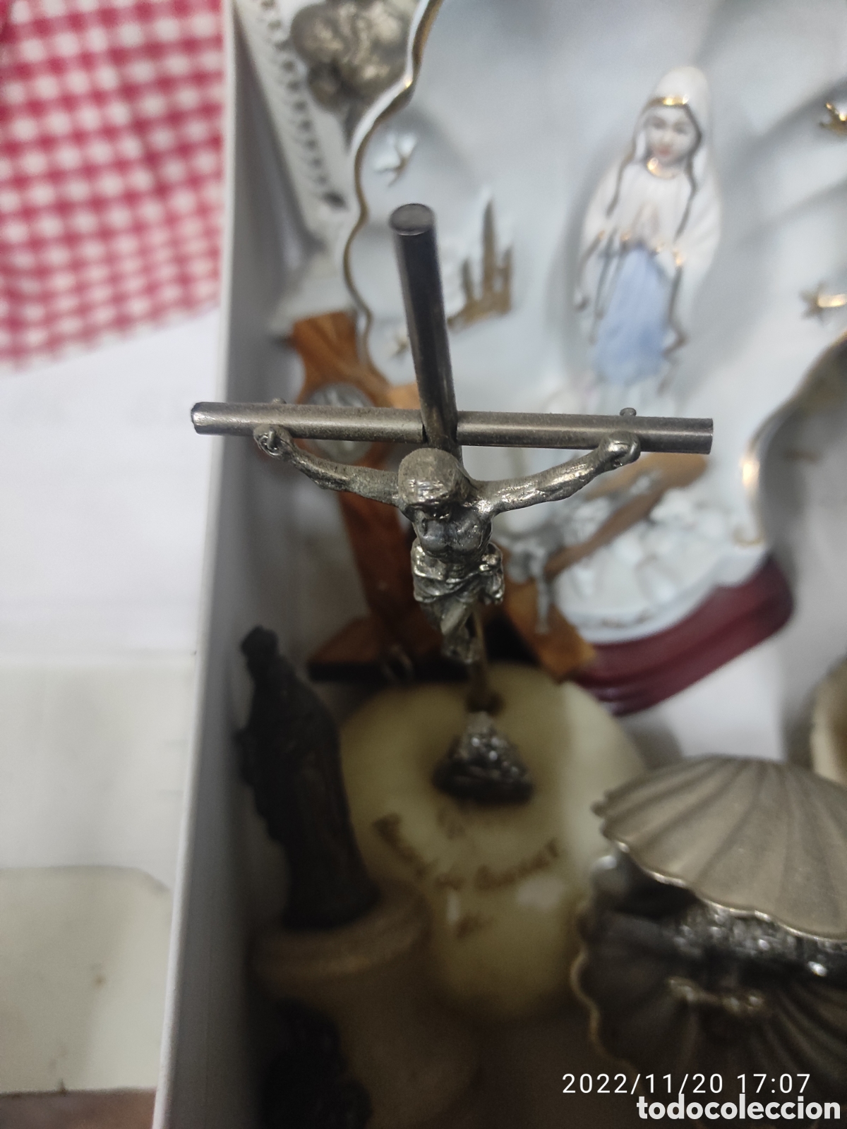 Antig&uuml;edades: CAJA CON ARTICULOS RELIGIOSOS - Foto 3