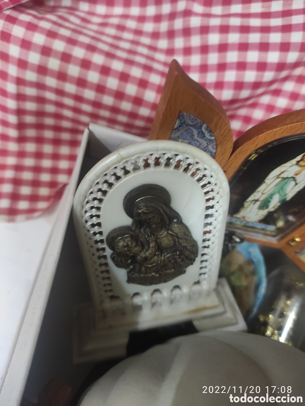 Antig&uuml;edades: CAJA CON ARTICULOS RELIGIOSOS - Foto 7