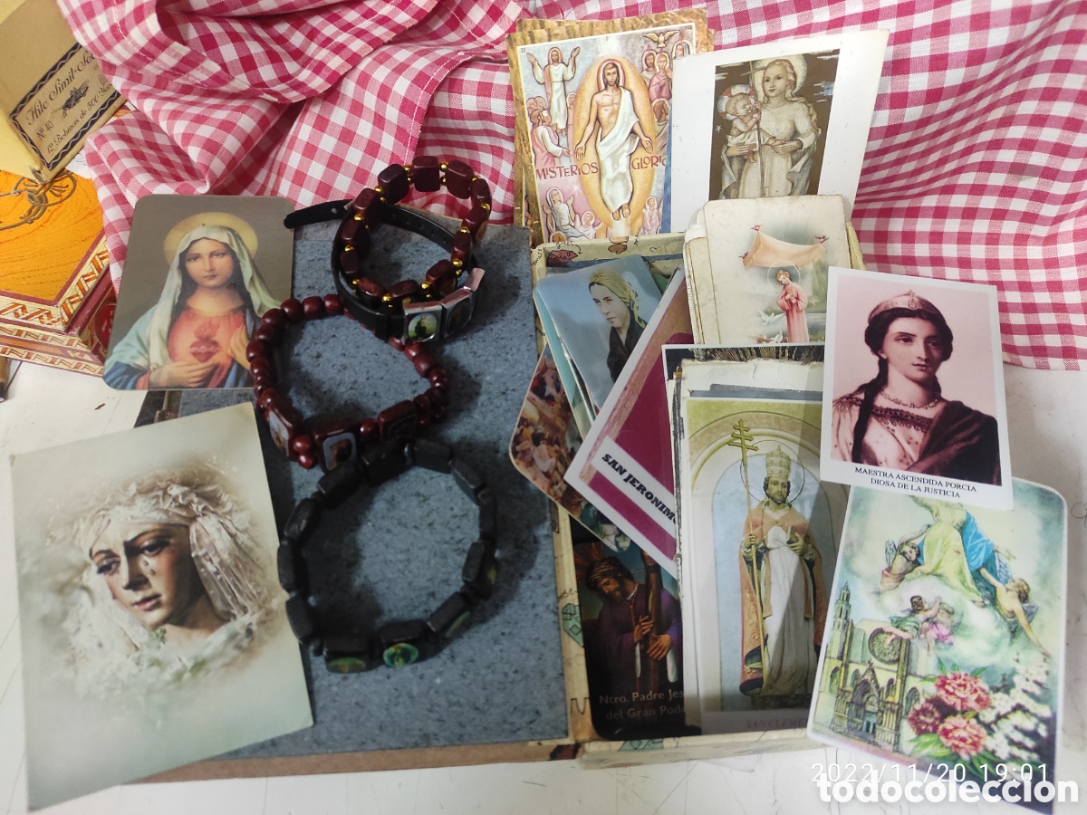 Antig&uuml;edades: CAJA CON ESTAMPAS Y PULSERAS RELIGIOSAS - Foto 1
