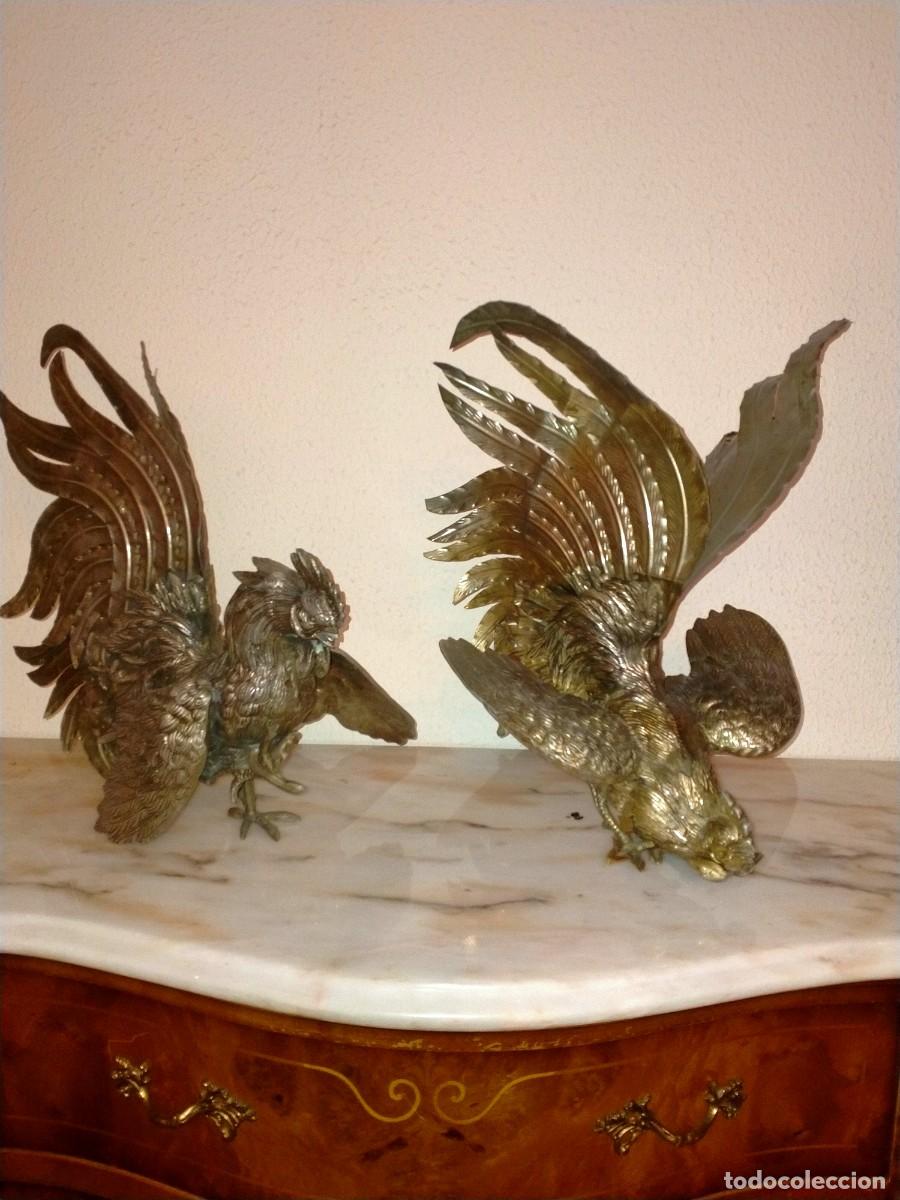 Antig&uuml;edades: GALLOS DE METAL BUEN ESTADO - Foto 2