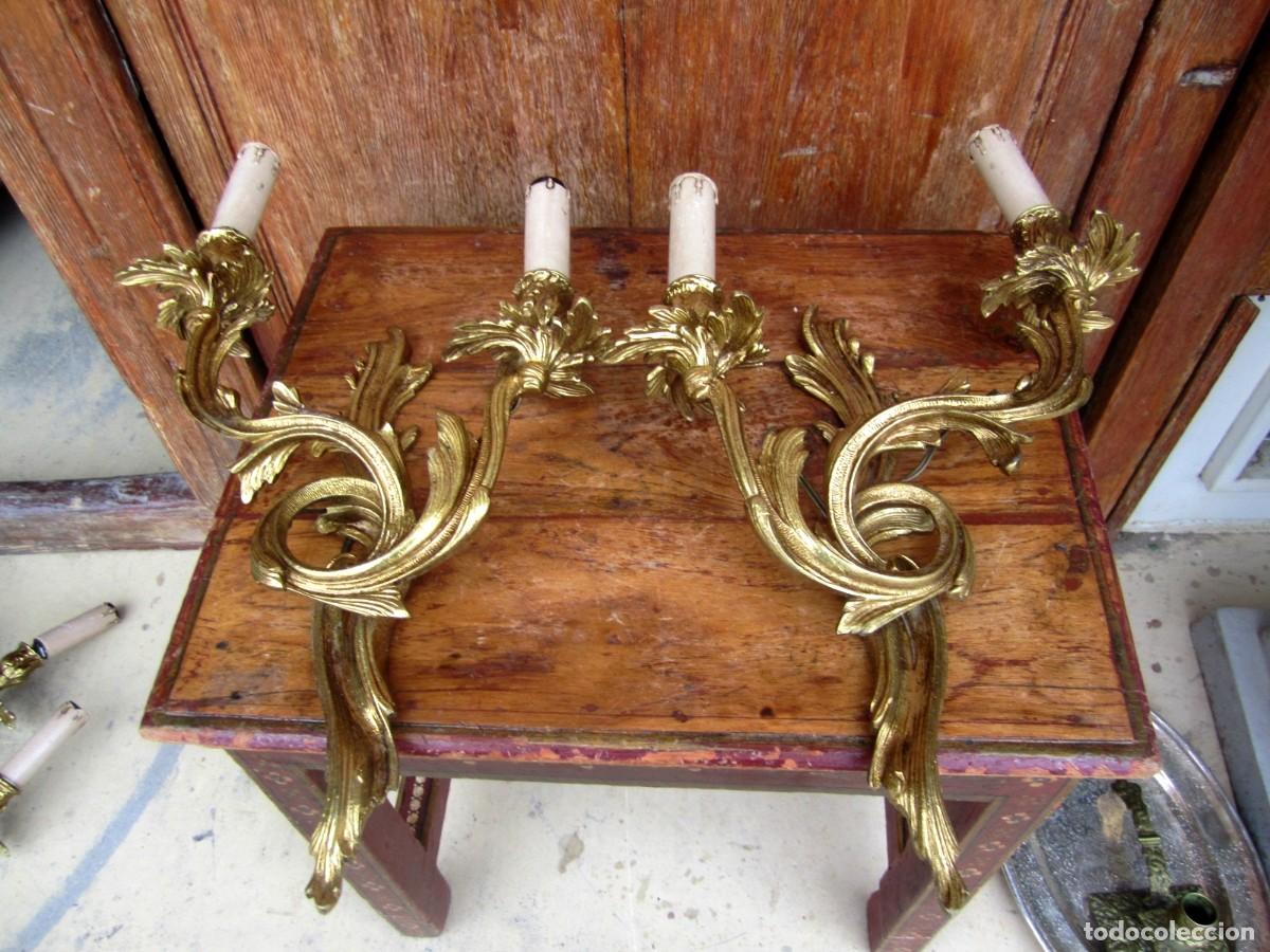 Antig&uuml;edades: Pareja de apliques en bronce, de dos luces, estilo LXV - Foto 3