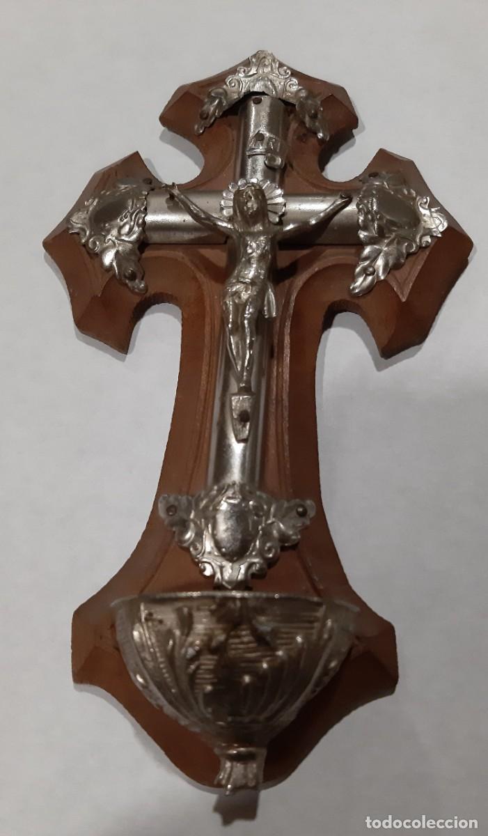 Antig&uuml;edades: BENDITERA PLATEADA CRISTO EN LA CRUZ BASE DE MADERA - Foto 3