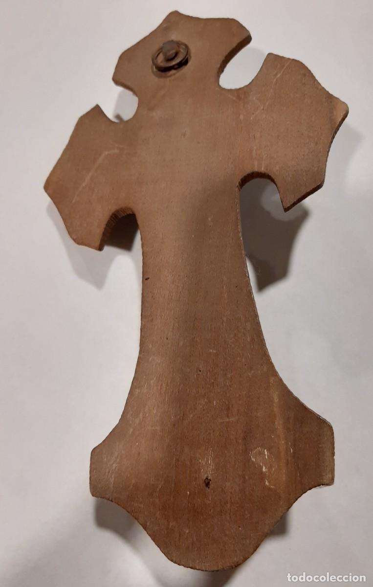 Antig&uuml;edades: BENDITERA PLATEADA CRISTO EN LA CRUZ BASE DE MADERA - Foto 4