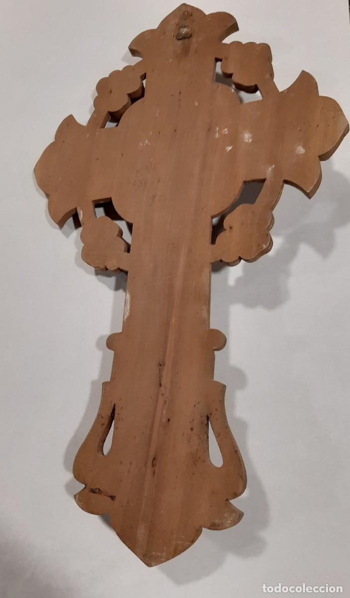 Antig&uuml;edades: BENDITERA PLATEADAD CRISTO EN LA CRUZ BASE DE MADERA - Foto 3