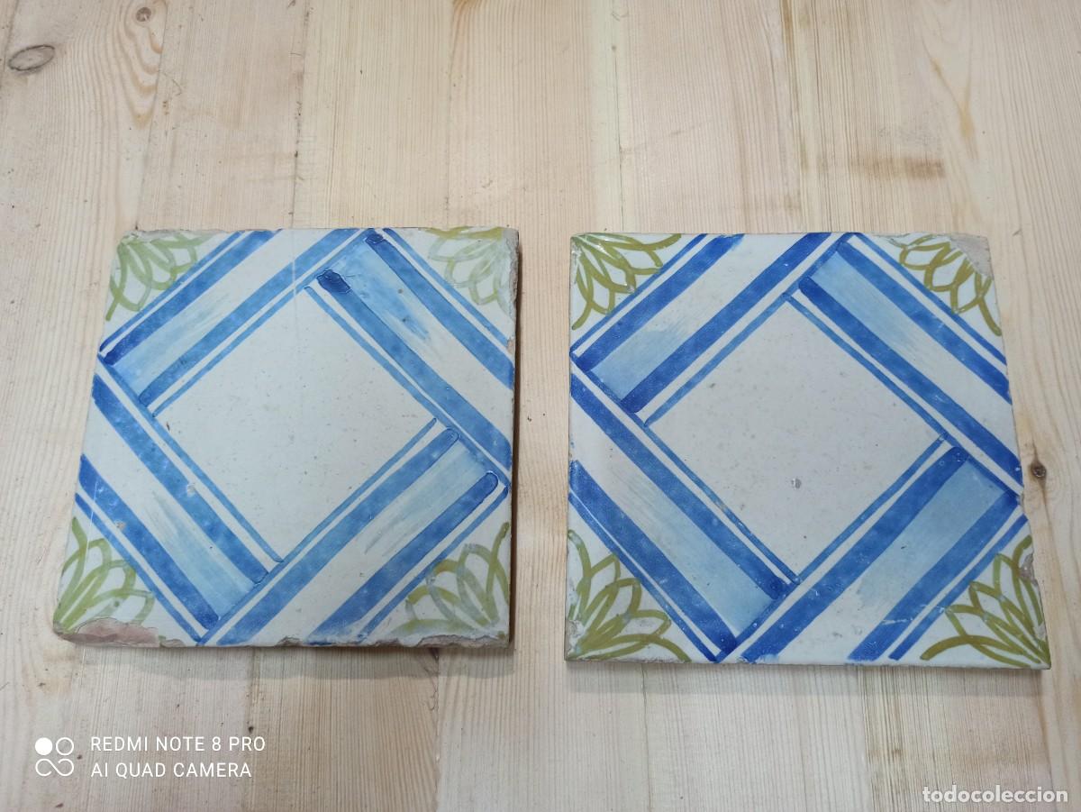 Antig&uuml;edades: Dos azulejos, finales del siglo XVIII - Foto 1