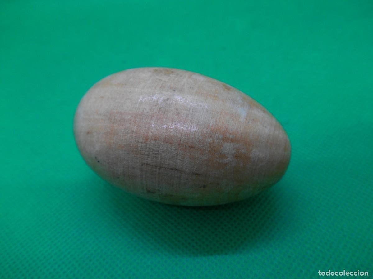 Antig&uuml;edades: ANTIGUO HUEVO DE MADERA PARA ZURCIR (II)