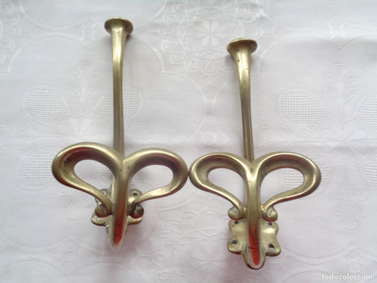 Antiques: PAREJA DE COLGADORES MODERNISTAS EN BRONCE. 21 Cm.