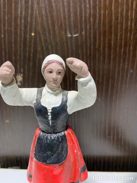 Antig&uuml;edades: 147.Pareja de Euskal dantzak. Ain arin. Euzkadi - Foto 3