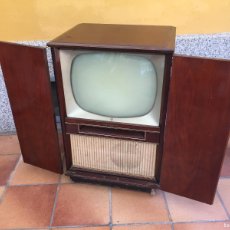 Antigüedades: TELEVISIÓN ANTIGUA CON MUEBLE PHILIPS. Lote 376862109