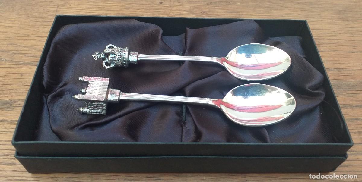 Antig&uuml;edades: PAREJA DE CUCHARAS DE COLECCI&Oacute;N - Foto 1