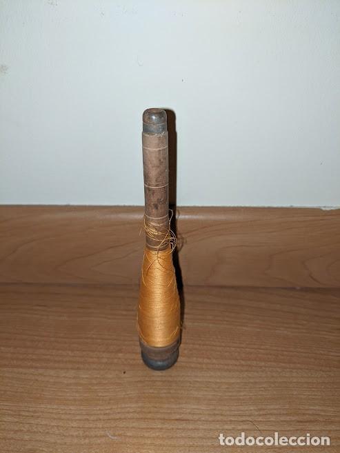 Antig&uuml;edades: ANTIGUO HUSO DE MADERA CON HILO - Foto 1