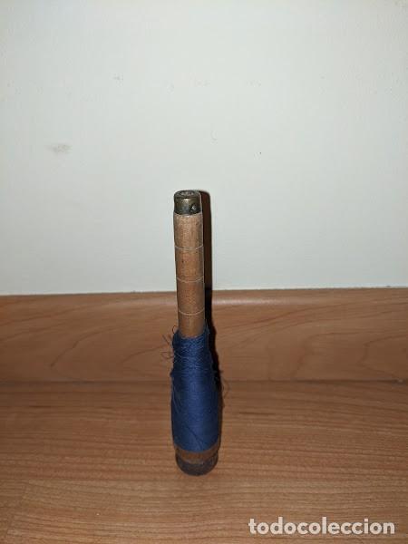 Antig&uuml;edades: ANTIGUO HUSO DE MADERA CON HILO - Foto 1