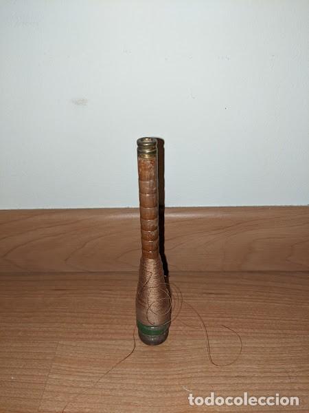 Antig&uuml;edades: ANTIGUO HUSO DE MADERA CON HILO - Foto 1