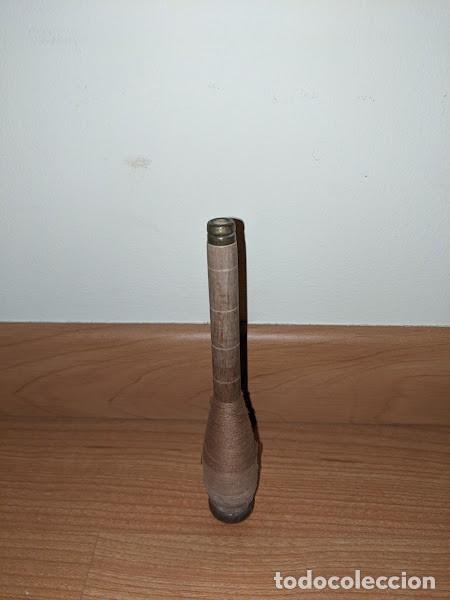 Antig&uuml;edades: ANTIGUO HUSO DE MADERA CON HILO - Foto 1
