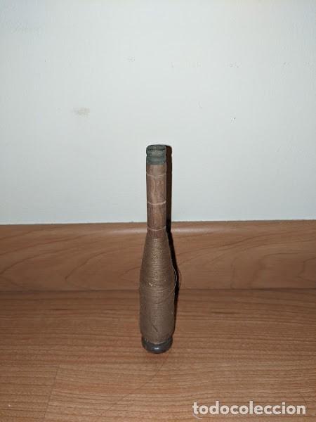 Antig&uuml;edades: ANTIGUO HUSO DE MADERA CON HILO - Foto 1