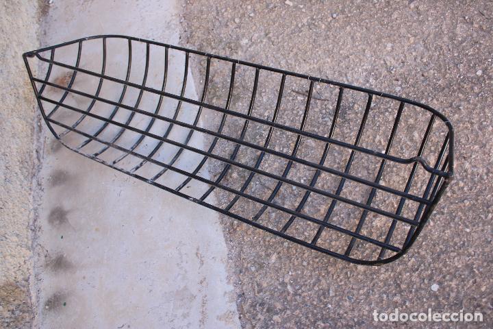 Antig&uuml;edades: jardinera de hierro de balcon - Foto 2