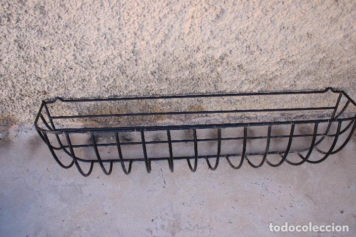 Antig&uuml;edades: jardinera de hierro de balcon - Foto 4