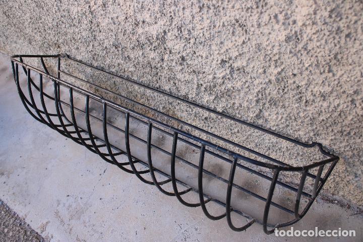 Antig&uuml;edades: jardinera de hierro de balcon - Foto 5