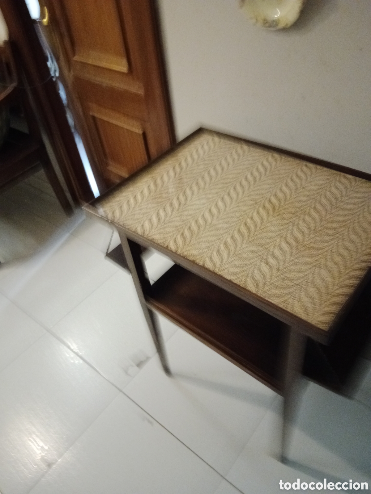 Antig&uuml;edades: Mesa auxiliar modernista - Foto 3