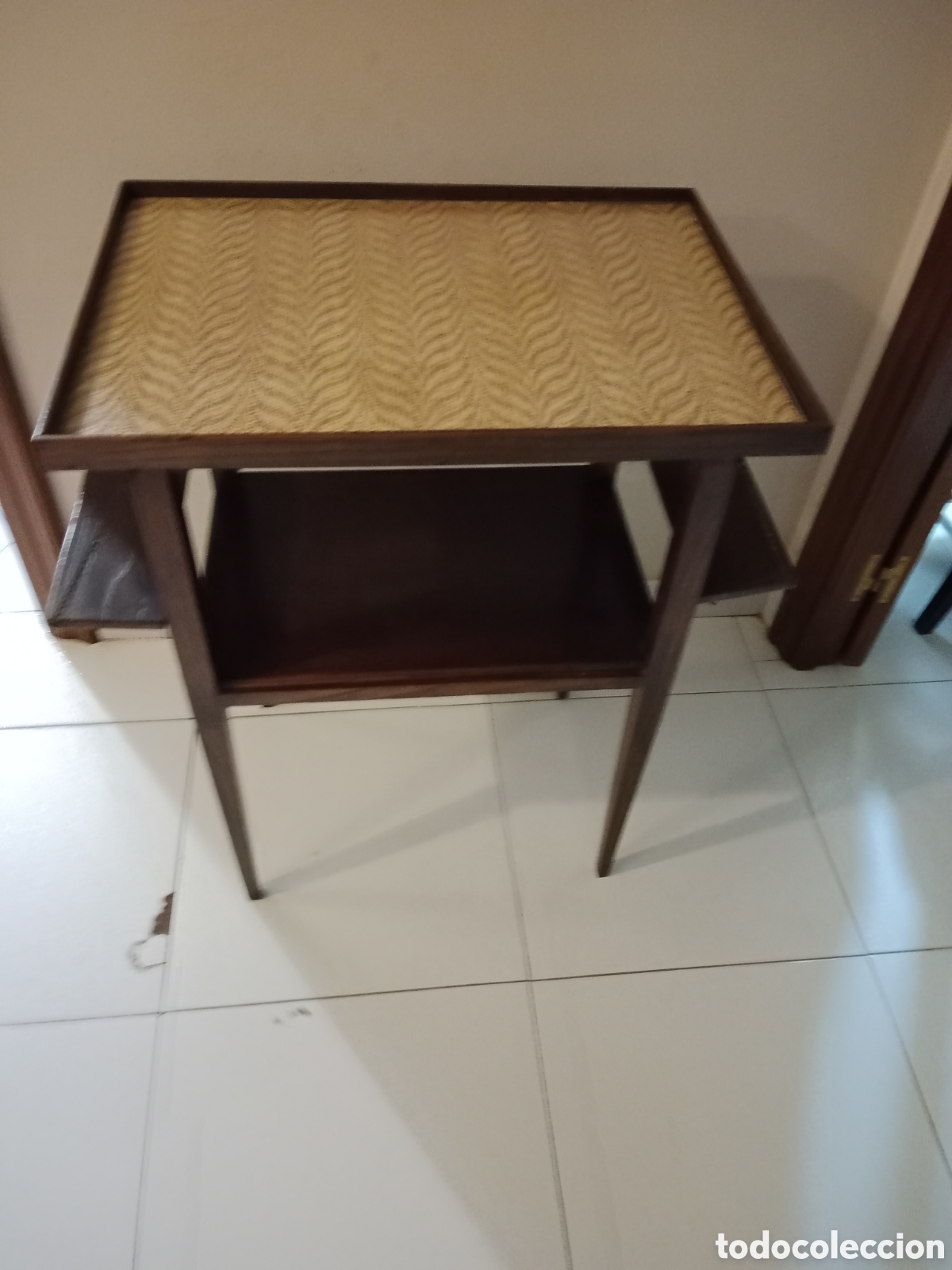 Antig&uuml;edades: Mesa auxiliar modernista - Foto 1